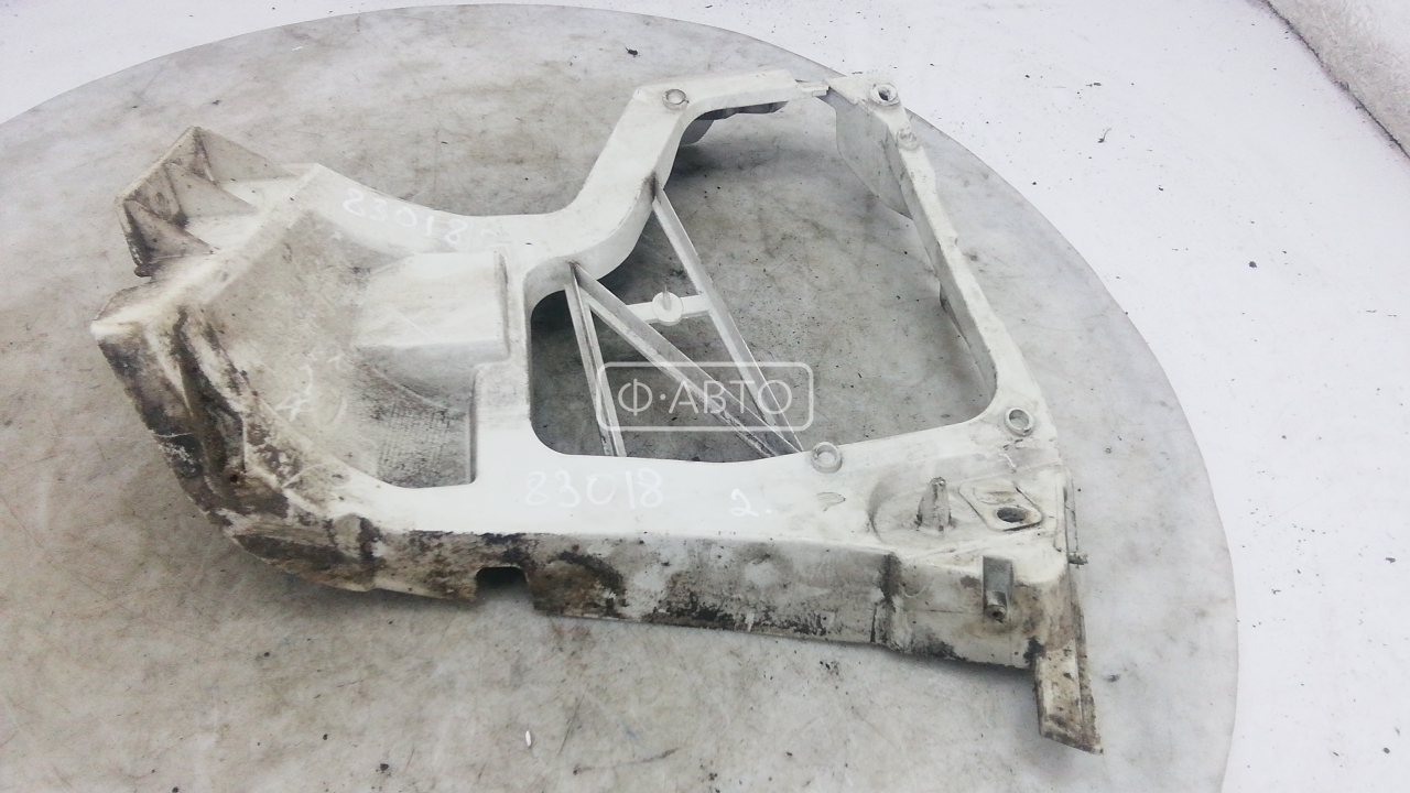 Крепление бампера переднее